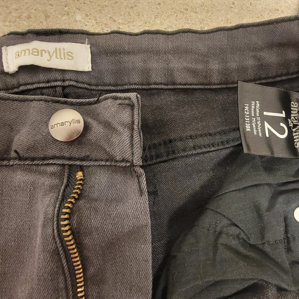 NWOT Amaryllis Jeans - Picture 2 of 4